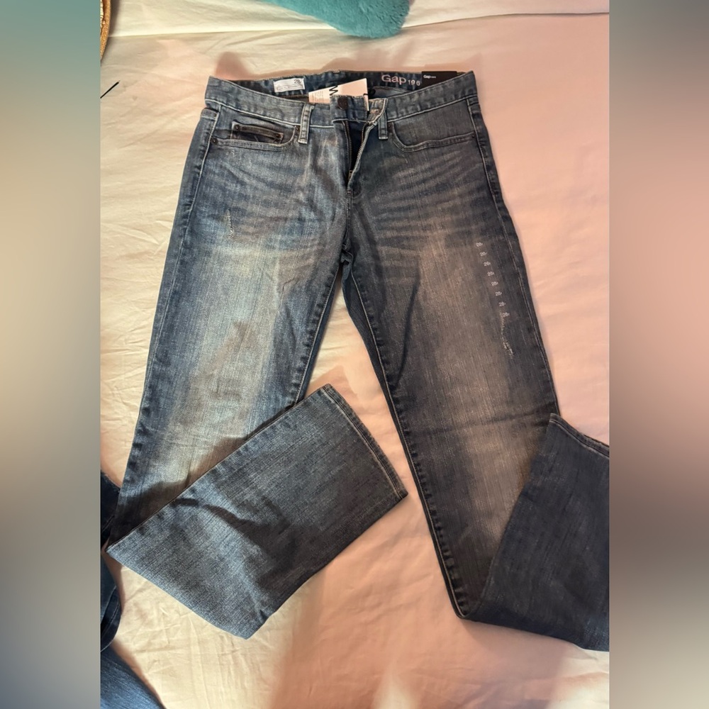 Brand New GAP Women's Wash Classic Straight Blue Jeans